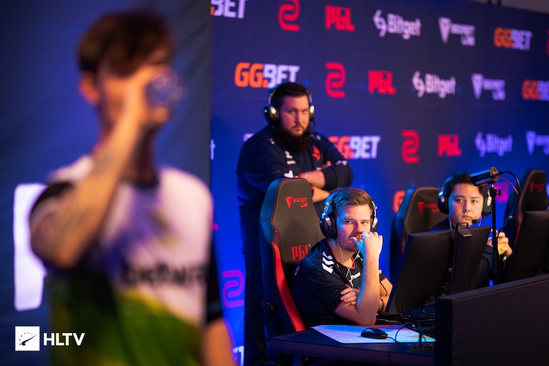 动作而陷入 动作而陷入